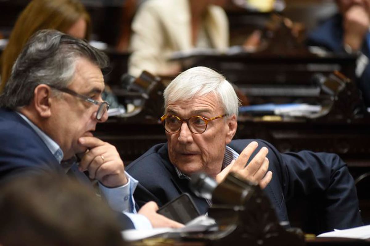 Álvaro González junto con Mario Negri