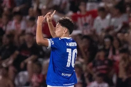 Alvaro Montoro, gran promesa de Vélez de 17 años: una luz en el camino en medio de tantas pérdidas luego de ser campeón en la Liga Profesional 2024