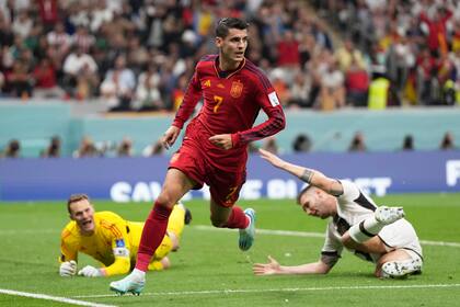 Álvaro Morata celebra tras anotar el primer gol de España ante Alemania en el partido por el Grupo E del Mundial Qatar 2022
