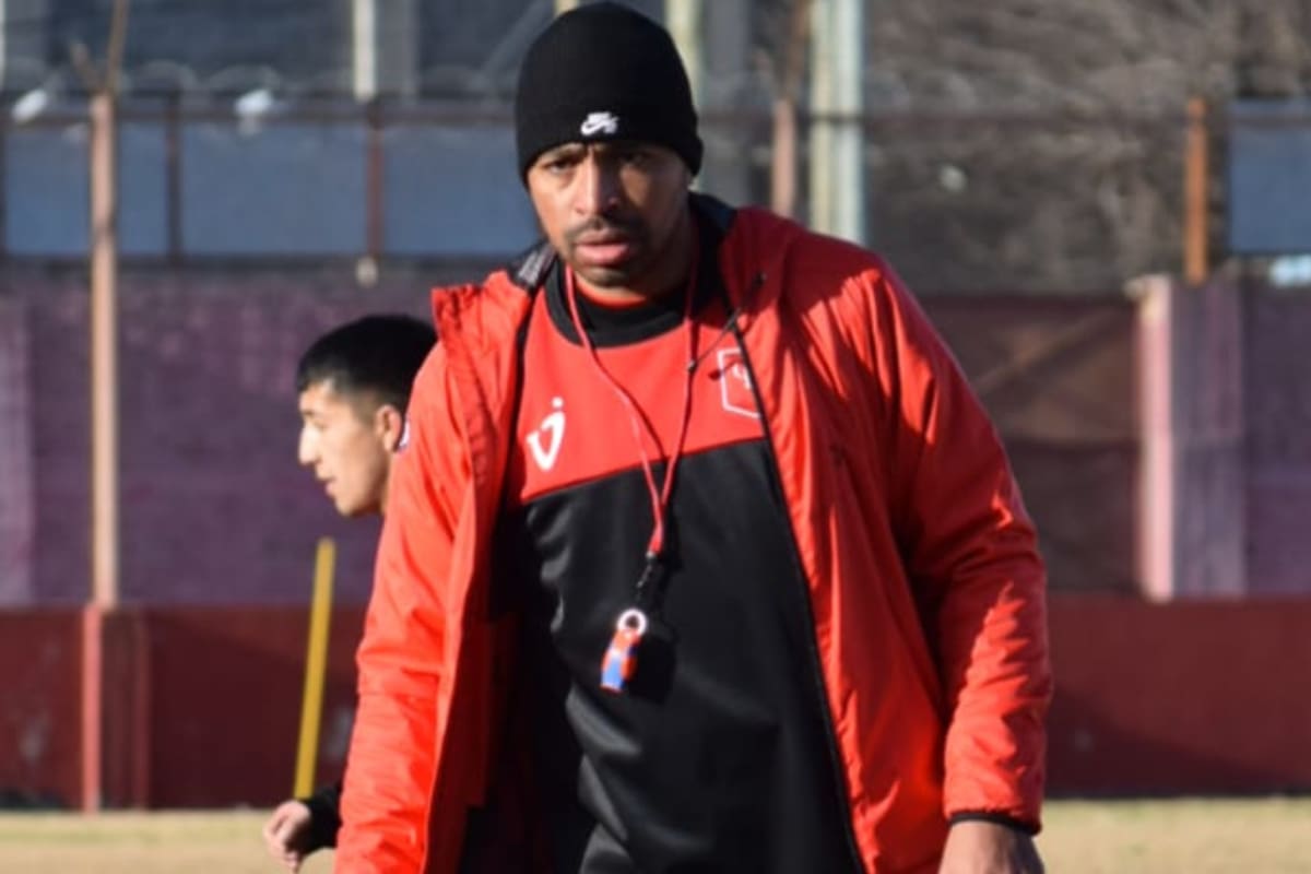 Álvaro "Palito" Pereira y su primer paso como DT en Cambaceres
Foto: Prensa Cambaceres