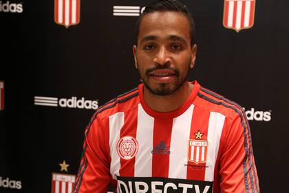Alvaro Pereira sueña con ser campeón con Estudiantes