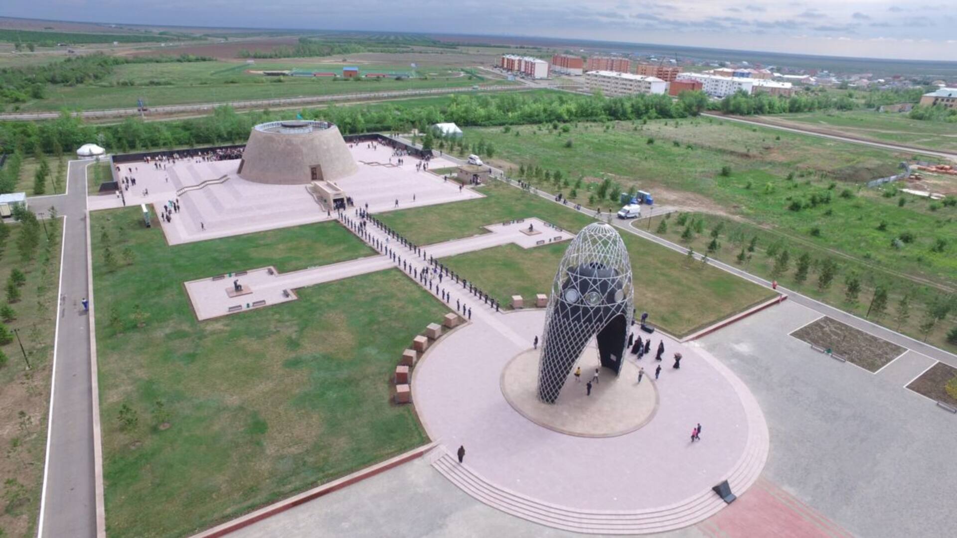 El "Arco del Dolor" antecede el ingreso al predio del museo.