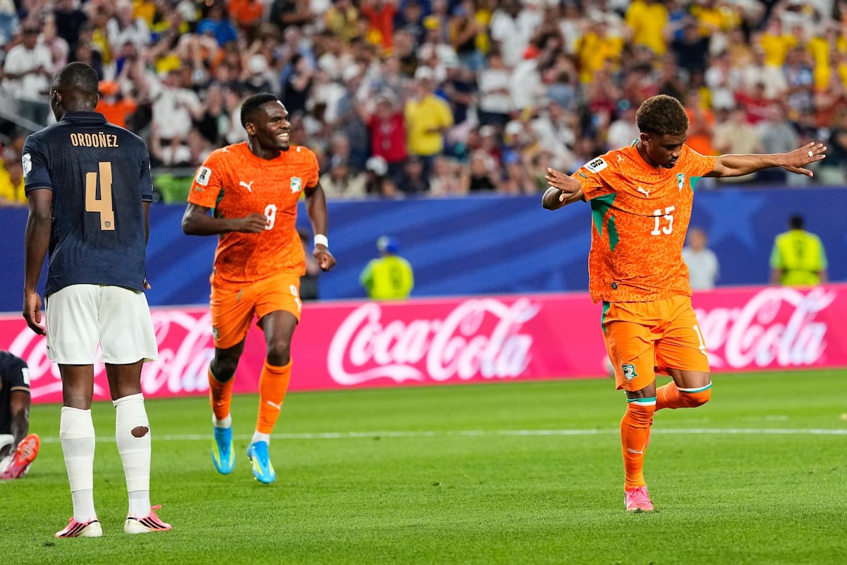 Amad Diallo festeja su gol, el de la victoria de Costa de Marfil sobre Ecuador; los africanos jugaron de menor a mayor en el estreno en el Grupo E de la Copa del Mundo