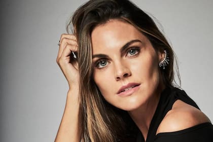 Amaia Salamanca fue compañera de elenco de Mario Casas en Sin miedo a soñar y el romance entre ambos fue descubierto cuando los vieron caminando acaramelados por París