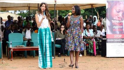 Amal Clooney participó en una clínica jurídica con la abogada de derechos humanos de Malawi Chikondi Chijozi