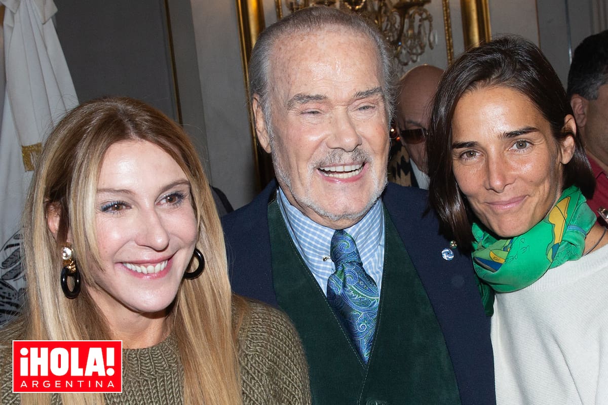 Amalia Amoedo y Juana Viale rodean a Gino durante una tarde inolvidable.