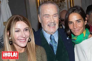 Todas las famosas que acompañaron a Gino Bogani en la distinción que recibió en el Salón Dorado de la Legislatura