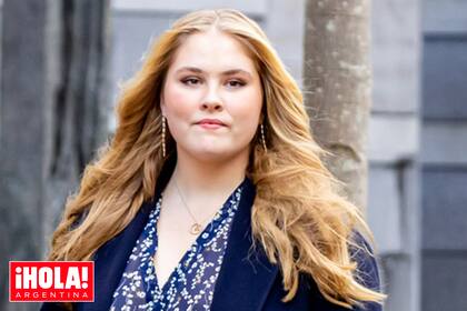 Amalia colabora con su prima donando algunas de sus prendas cuyas ventas se destinan a organizaciones benéficas.