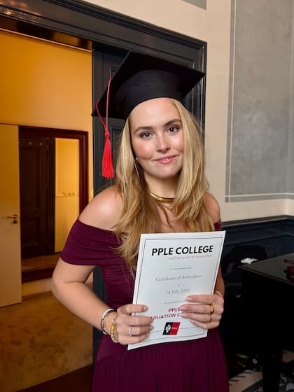 Amalia de Orange estudia la licenciatura en Derecho holandés en la Universidad de Ámsterdam