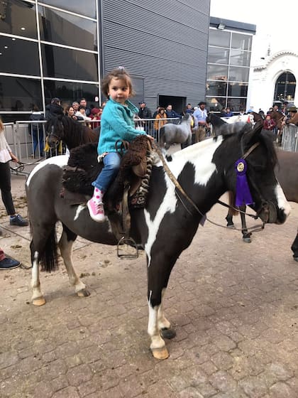 Amalia en el predio de la Sociedad Rural Argentina (SRA) en una de las exposiciones en las que participó