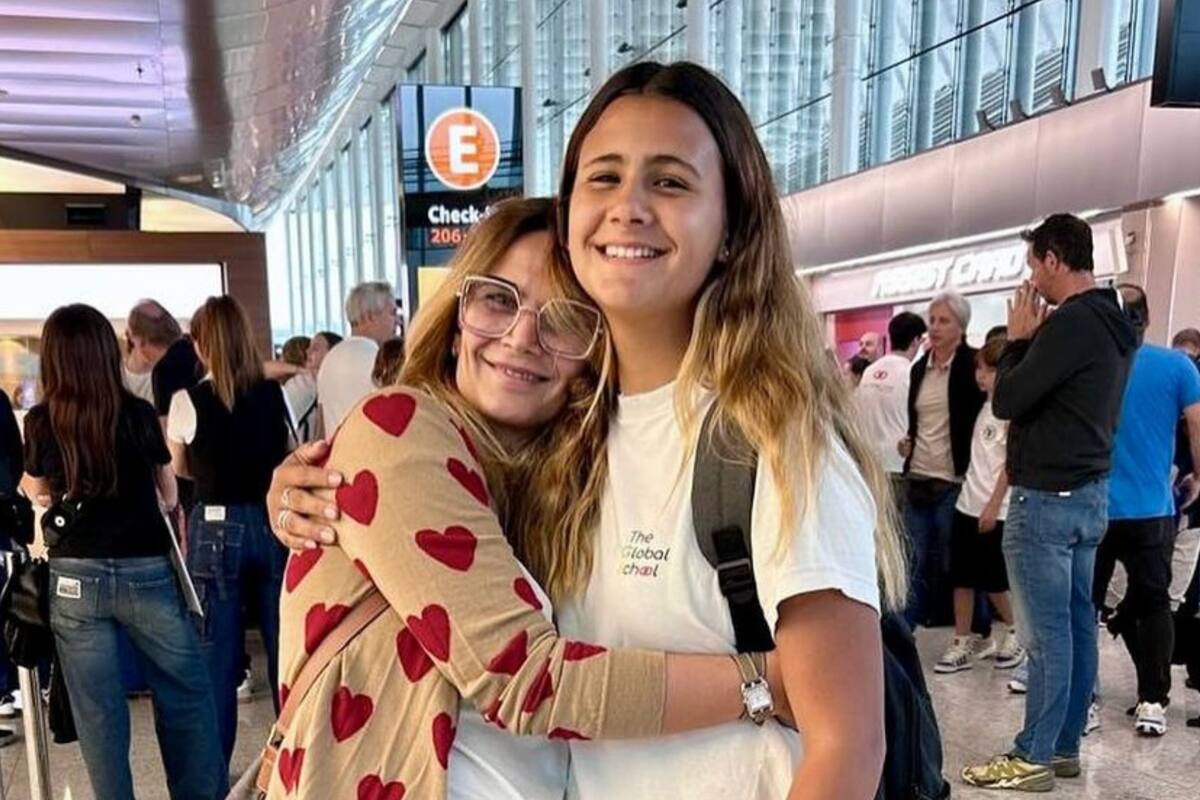 Amalia Granata despidió a su hija Uma en Ezeiza y la ausencia del Ogro Fabbiani no pasó inadvertida (Foto: Instagram @amaliagranata)