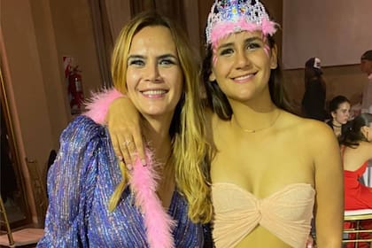 Amalia Granata junto a su hija Uma en su festejo de cumpleaños número 15, una fiesta soñada para la adolescente