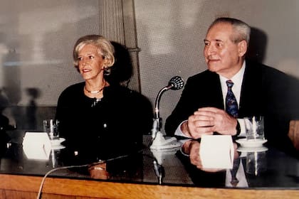 Amalia Lacroze de Fortabat y José María Castiñeira de Dios salvaron el Fondo Nacional de las Artes de la reforma del Estado en la década de 1990