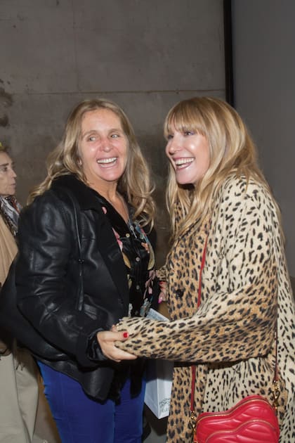 Amalia –quien, a través de su Fundación Ama Amoedo, apoya y da visibilidad al arte contemporáneo latinoamericano– junto a su hermana Bárbara Bengolea, una de las primeras en llegar a Ungallery.