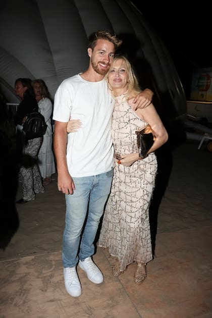 Amalia “Yuyito” González se acercó a felicitar a su hijo Stefano, el hijo que tuvo con su exmarido, César Di Eloy