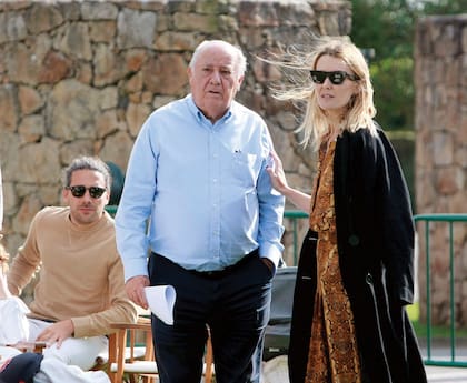 Amancio Ortega junto a su hija Marta
