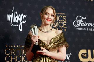 Amanda Seyfried y el accidente que la dejó semidesnuda frente a Glen Powell