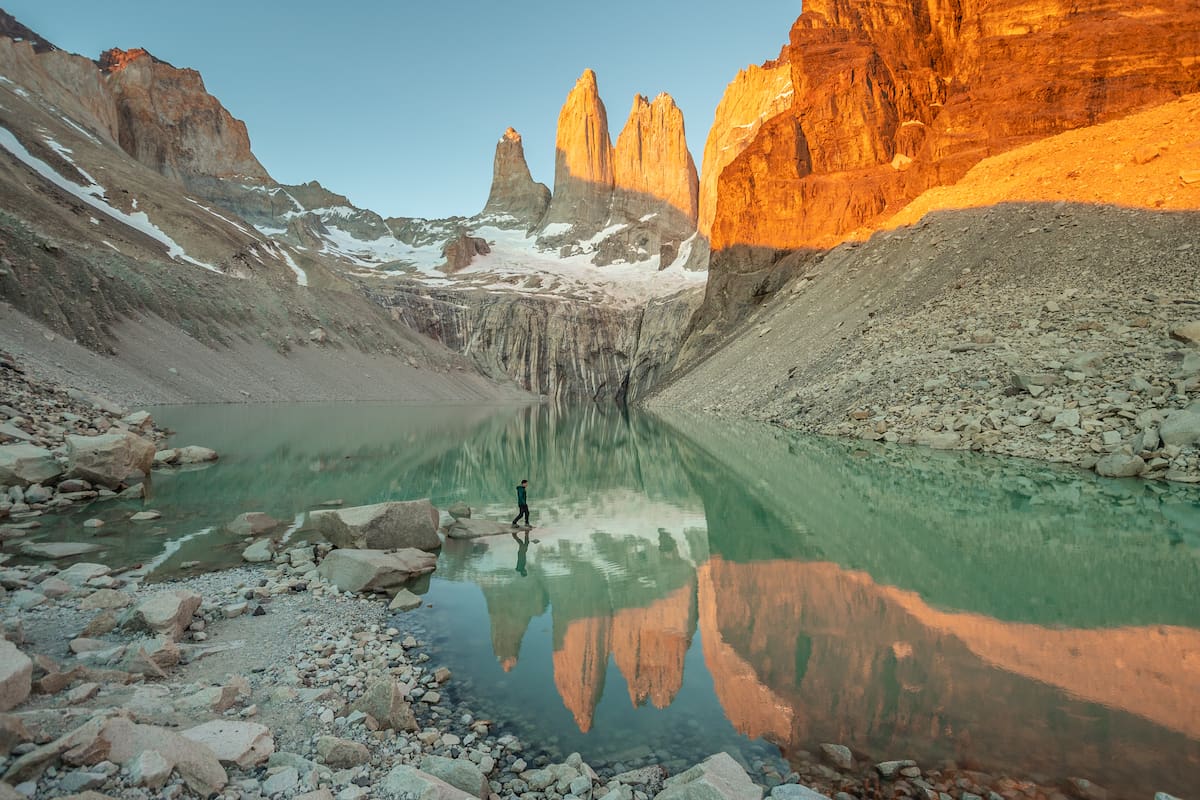 Amanecer en Base Torres, Parque Nacional Torres del Paine
