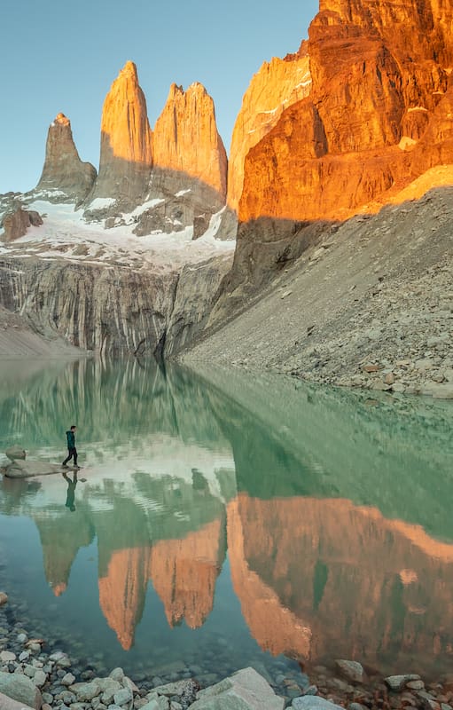Amanecer en Base Torres, Parque Nacional Torres del Paine