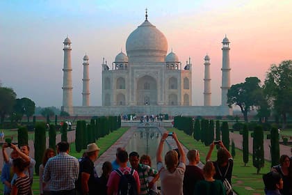 Amanecer en el Taj Mahal en India.