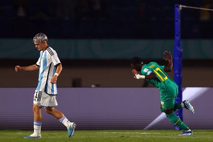 Amara Diouf sale a festejar su primer tanto en la victoria de Senegal ante Argentina