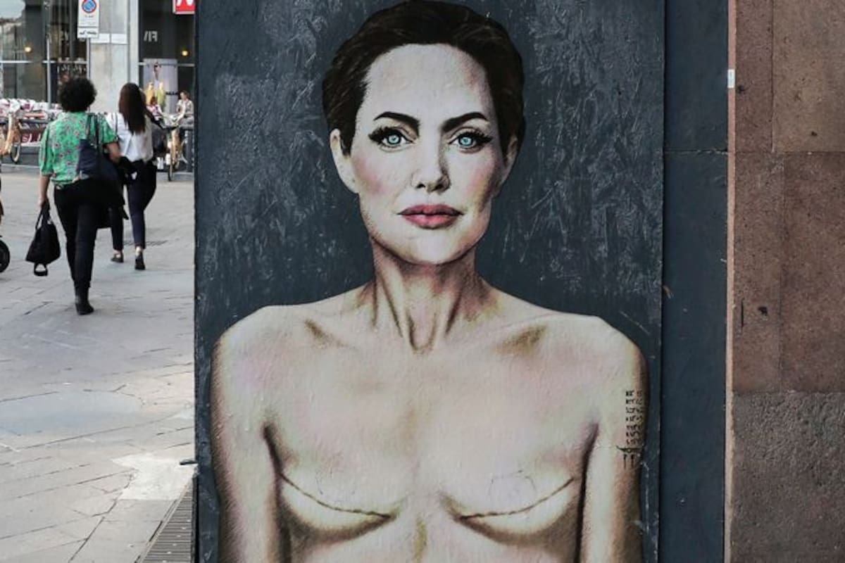 "Ámate a ti misma", mural de Alexsandro Palombo en el que retrató a Angelina Jolie mostrando los signos de una mastectomía en el Día Mundial contra el Cáncer de Mama