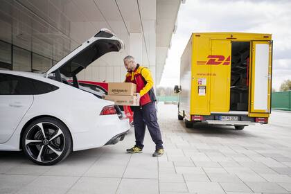 DHL, una compañía que ofrece servicios de mensajería, entrega de paquetes y correo urgente, la cual puede convertirse en una opción para insertarse y ganar experiencia en el mercado laboral