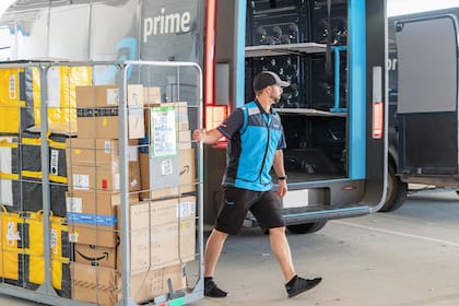 Amazon deberá pagar cerca de 3 millones de dólares en concepto de horas impagas a los trabajadores de California que desempeñaron tareas entre 2017 y 2023