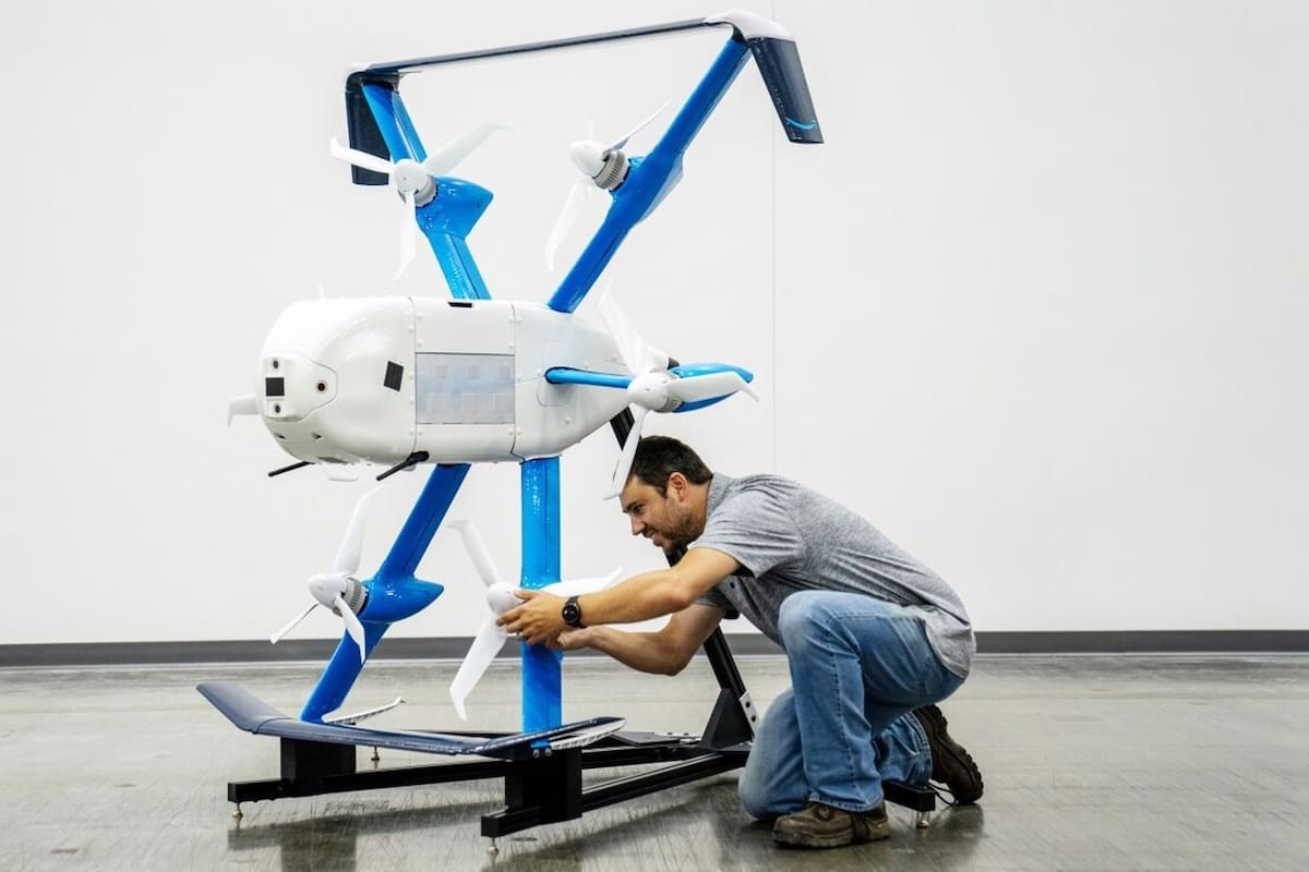 Amazon está avanzando con Prime Air, su servicio de entrega de paquetes en Estados Unidos con sus drones MK-30