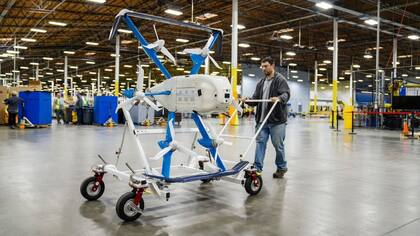 Amazon está avanzando con Prime Air, su servicio de entrega de paquetes en Estados Unidos con sus drones MK-30
