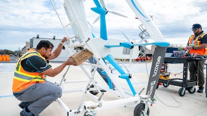 Amazon está avanzando con Prime Air, su servicio de entrega de paquetes en Estados Unidos con sus drones MK-30