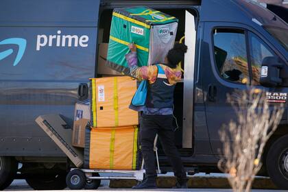 Amazon extiende descuentos del Prime Day; minoristas evalúan alzas por aranceles