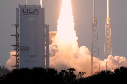 Amazon lanza sus primeros satélites para internet para competir con Starlink de SpaceX