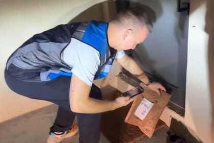 Amazon no permite propinas ni paga más por áreas difíciles, aunque sí da bonos por horas extra