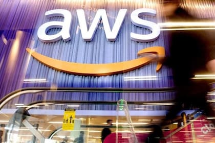 Amazon Web Services comunicó que “se necesitarán varias horas para restablecer la conectividad en la zona afectada”
