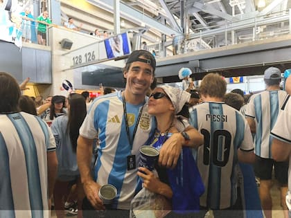 Ámbar de Benedictis junto a Nacho Viale, su tío (Foto: Instagram/@ambardebenedictis)