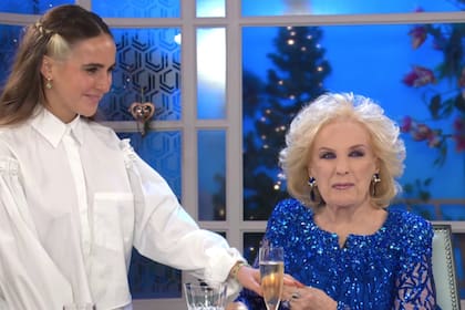 Ámbar de Benedictis sorprendió a su abuela Mirtha Legrand en su regreso a la TV, en diciembre de 2020