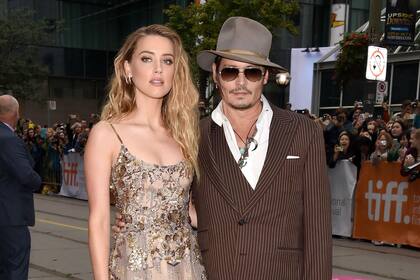 Amber Heard con Johnny Depp en la premiere de "La Chica Danesa", en 2015
