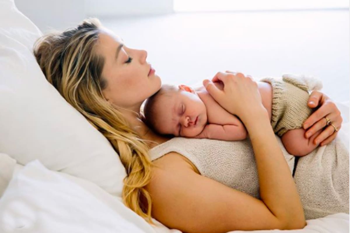 Amber Heard presentó a su hija en las redes sociales