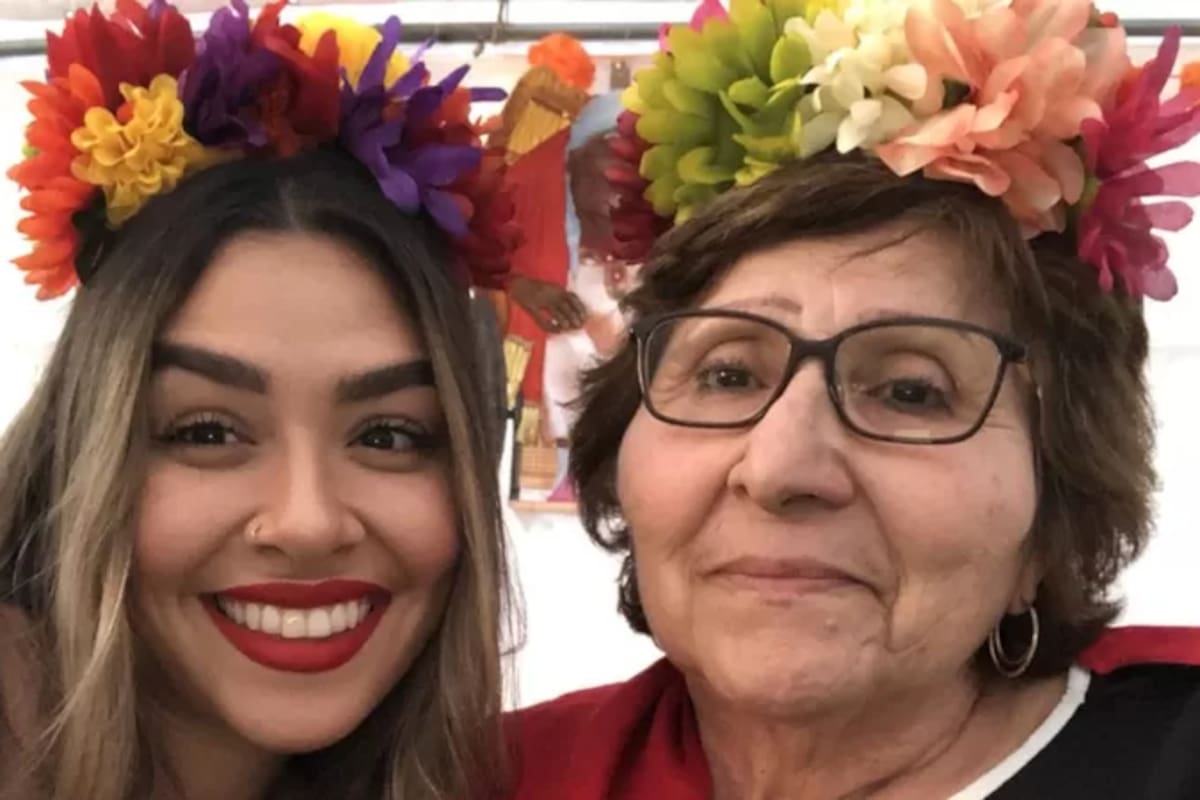 Amber Nuño con su abuela Gloria López