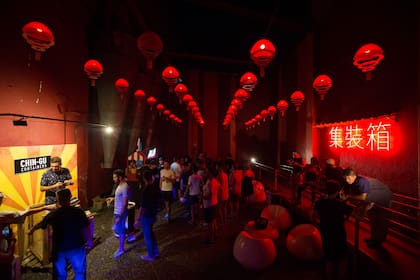 Ambientación oriental para una propuesta con "falsos chinos": hay también actores de ascendencia taiwanesa, coreana y japonesa