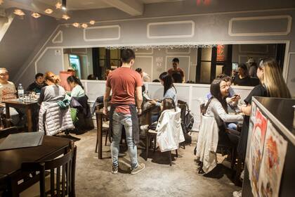 Ambiente familiar y coreano en un 70% en el salón de Chung.