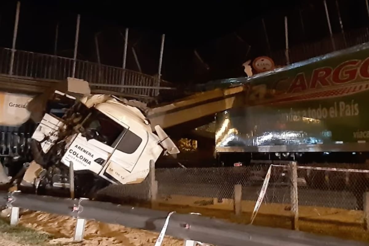Ele perdeu o controle do caminhão na rota 9, bateu em uma ponte e capotou