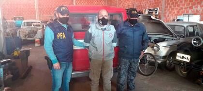Ambos hombres, de 41 y 52 años, están señalados de fabricar chapas patentes “mellizas” y documentación para “legalizar” vehículos robados con la intención de ser comercializados nuevamente en el mercado