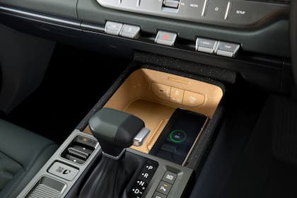 Ambos motores se combinan con una caja automática de ocho velocidades