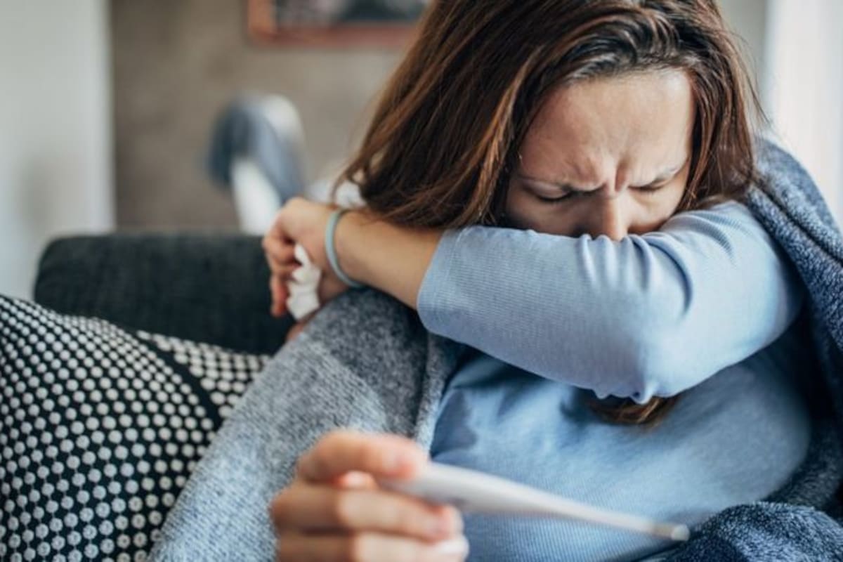 Ambos virus pueden ser asintomáticos en algunas personas y mutar rápidamente; además, comparten parte de la sintomatología