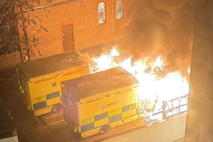 Ambulancias de un servicio de emergencias judío fueron incendiadas en Londres
