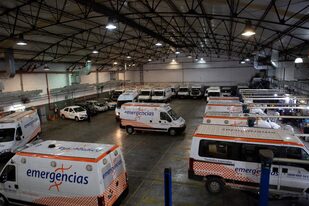 Ambulancias en la base Chacarita de la empresa Emergencias