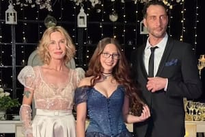 Amelia Cáceres cumplió 15 años y reunió a sus padres en la ceremonia, a pesar de la disputa legal que enfrentan