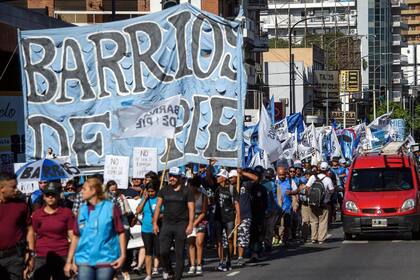 Amenazan con cortar rutas y acampar en la avenida 9 de Julio si no reciben respuesta del Gobierno